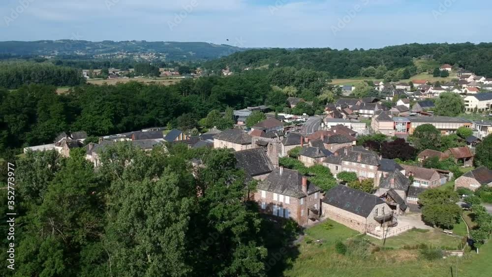Saint Pantaléon de Larche (Corrèze, France) - Vue aérienne du village Saint Pantaléon de Larche (Corrèze, France) - Vue aérienne du village