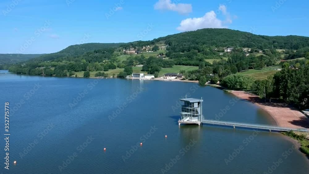 Lissac sur Couze (Corrèze, France) - Vue aérienne du lac du Causse et de la base de loisirs Lissac sur Couze (Corrèze, France) - Vue aérienne du lac du Causse et de la base de loisirs