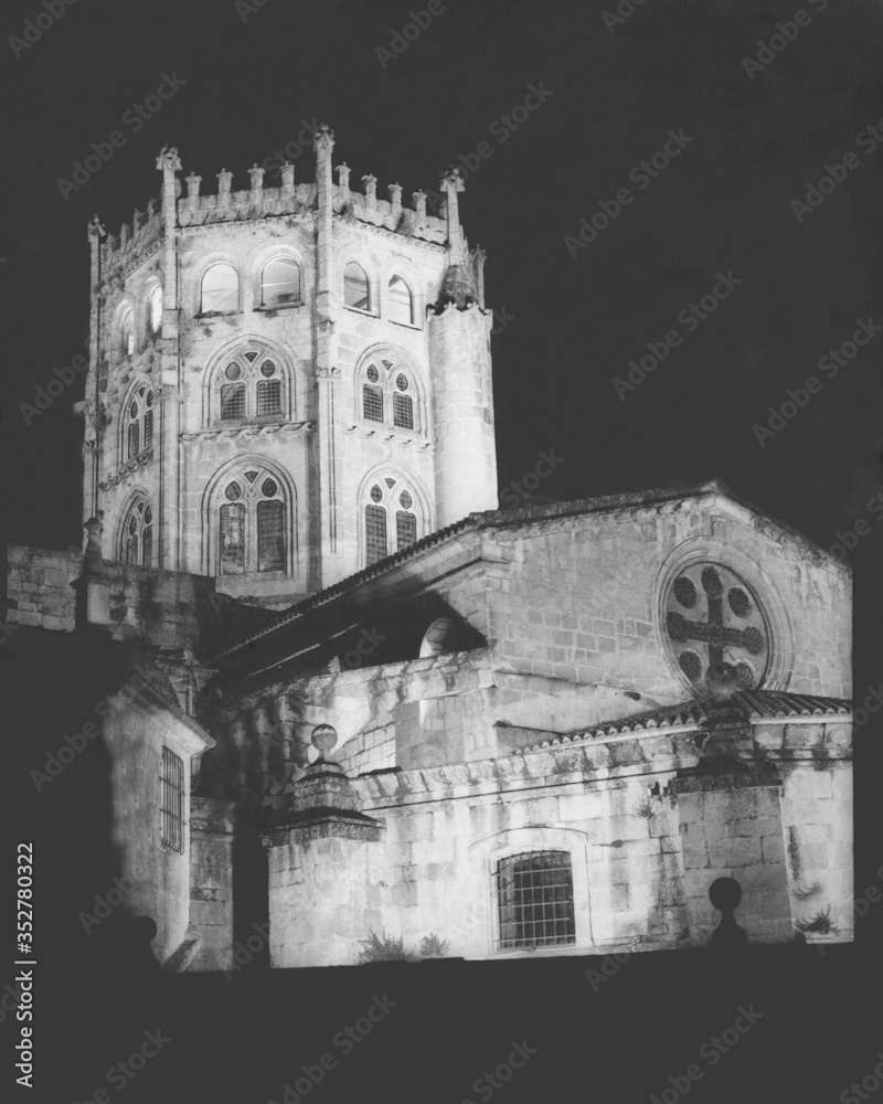  Cathedral of Ourense exterior night