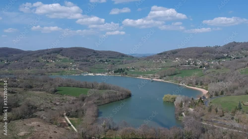 Chasteaux (Corrèze, France) - Vue aérienne du lac du Causse