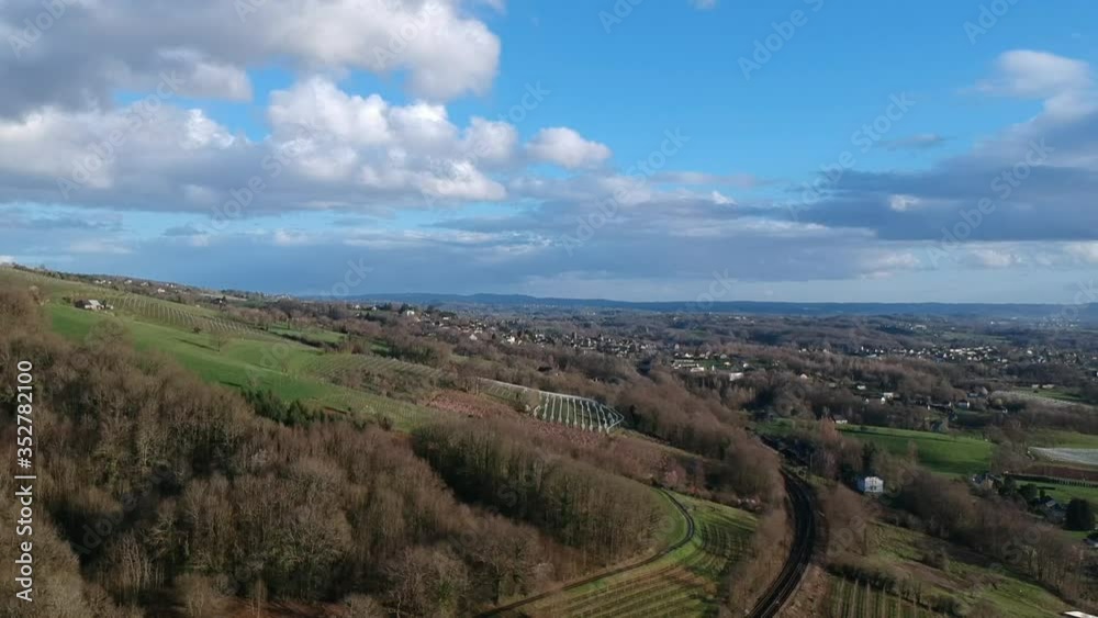 Allassac (Corrèze, France) - Le Saillant - Vue aérienne depuis le Saillant vieux sur la vallée de la Vézère Allassac (Corrèze, France) - Le Saillant - Vue aérienne depuis le Saillant vieux sur la vallée de la Vézère
