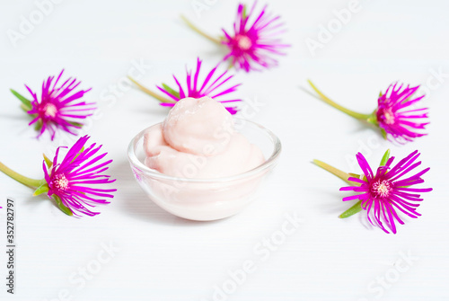 Cream and magenta flowers