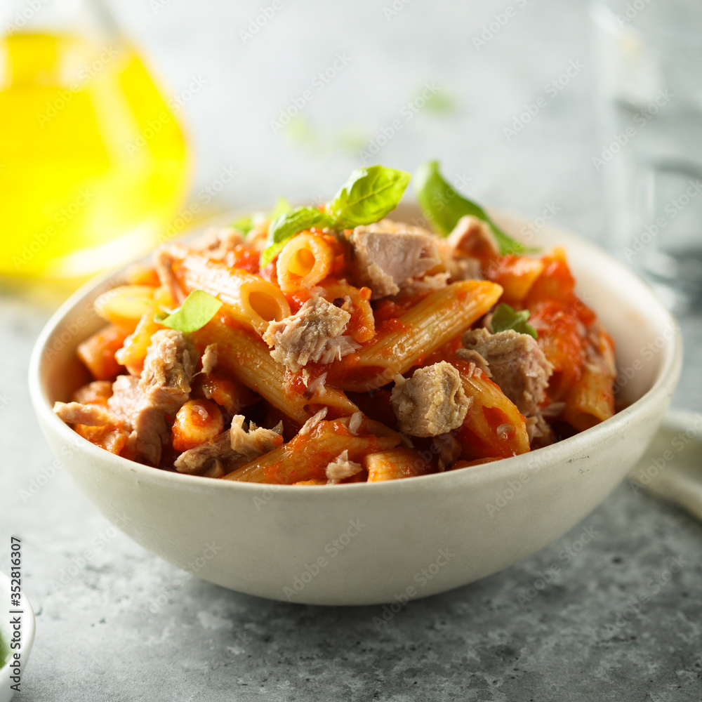 Pasta with chicken and tomato sauce Pasta with chicken and tomato sauce