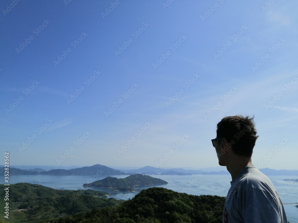 Watching Seto Inland Islands 瀬戸内の島々を眺める