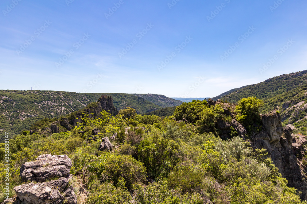 Paysage du Cirque de l'Infernet, près du village médiéval de Saint-Guilhem-le Désert (Occitanie, France)