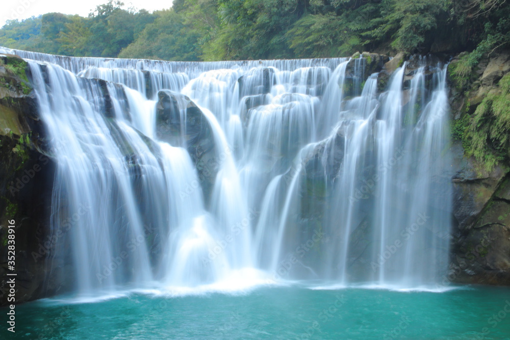 Fototapeta premium 十分瀑布(Shifen Waterfall)