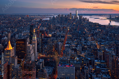 New York City aerial view of the skyscrapers of Manhattan at twilight. The view includes Lower Manhattan, Flatiron District, Midtown and the World Trade Center. NY, USA © Francois Roux