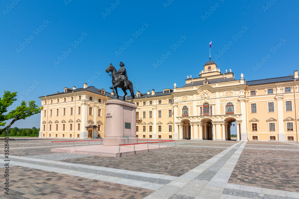 Konstantinovsky (Congress) palace and monument to Peter the Great, Saint Petersburg, Russia