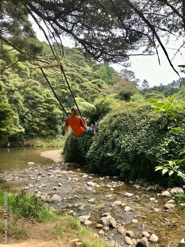 Balancement d'un grand enfant.