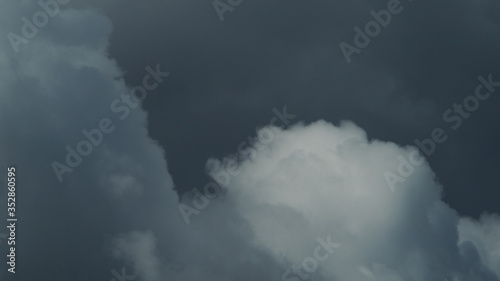 Forts contrastes sur un cumulus