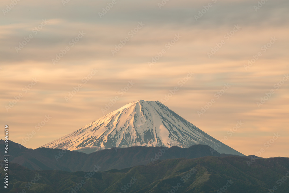 【甲府市和田峠】見晴らし広場から見た富士山