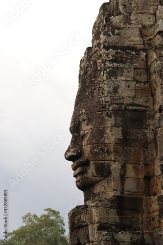 Profil du visage de Bouddha  temple Bayon    Angkor  Cambodge