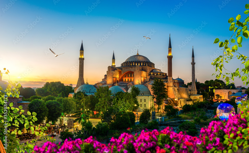 Naklejka premium Hagia Sophia in summer evening