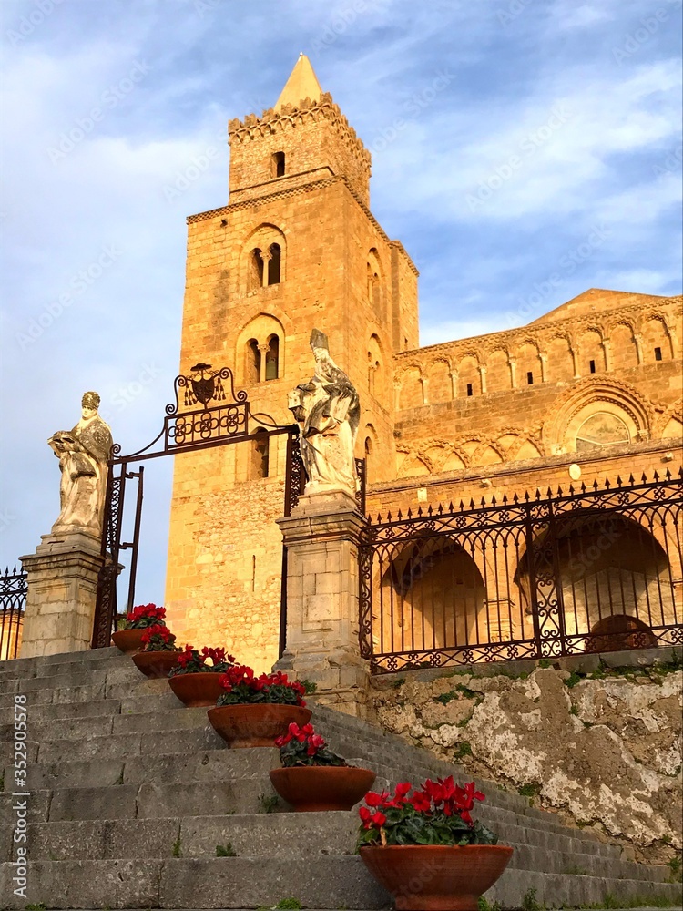Obraz premium Sunset on the Steps before entrance the cathedral in Cefalu, Sicily,Italy 