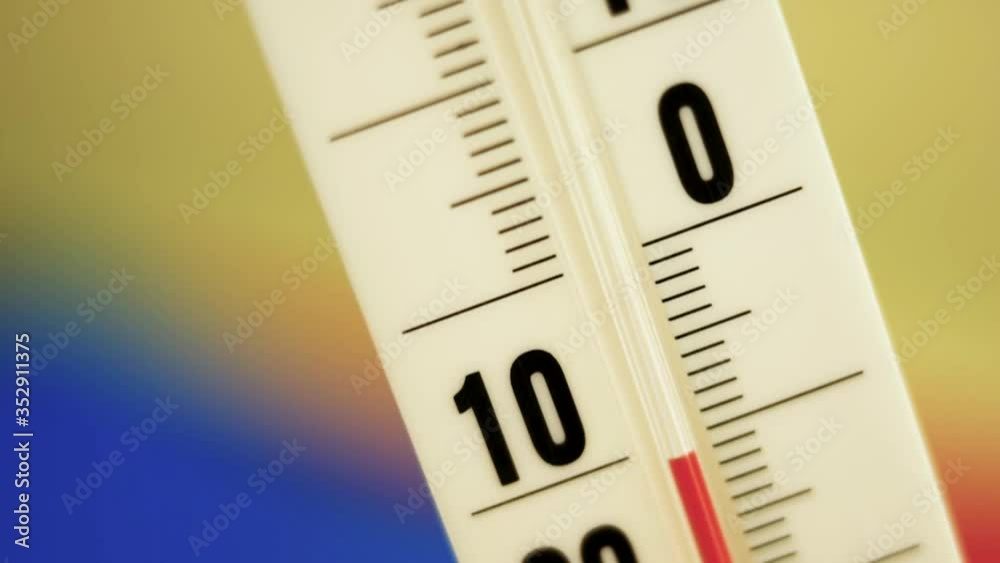 rapid warming, the thermometer rises from a temperature of -12 to + 10 degrees rapid warming, the thermometer rises from a temperature of -12 to + 10 degrees