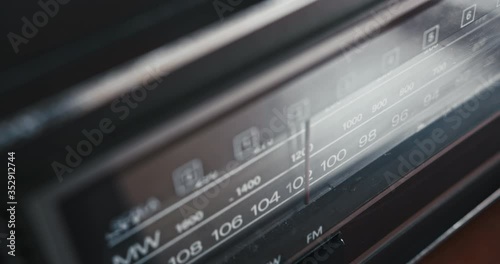 Tunning in old radio 