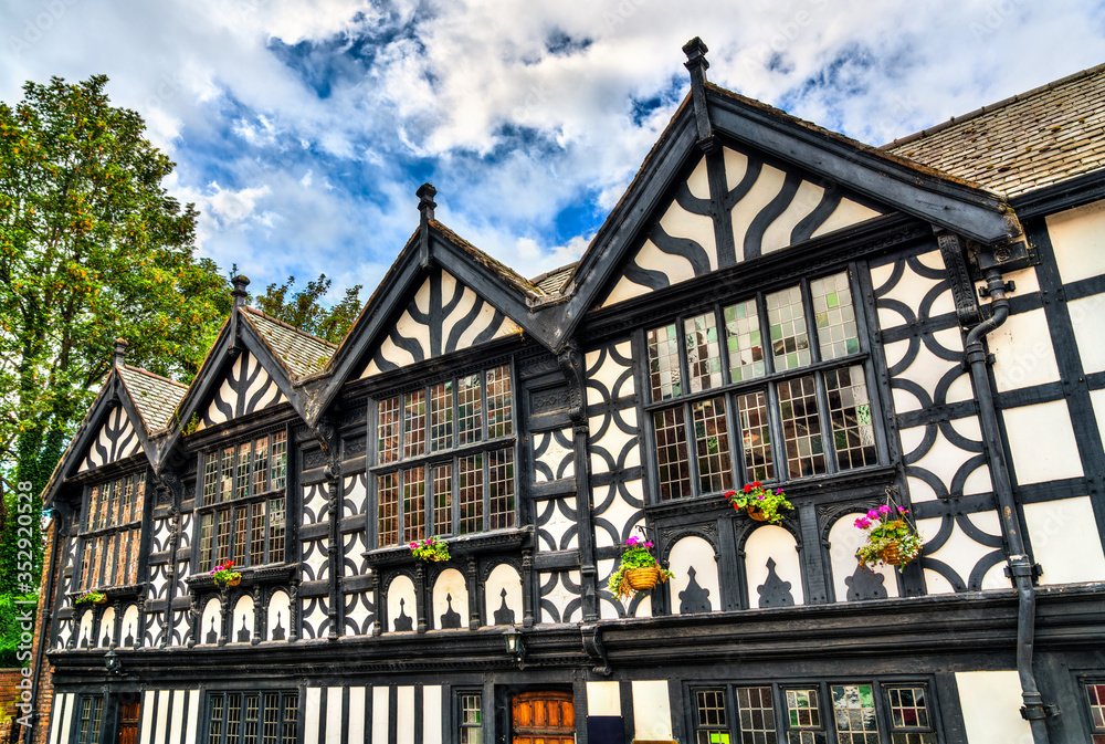 Fototapeta premium Traditional English Tudor architecture house in Chester, England