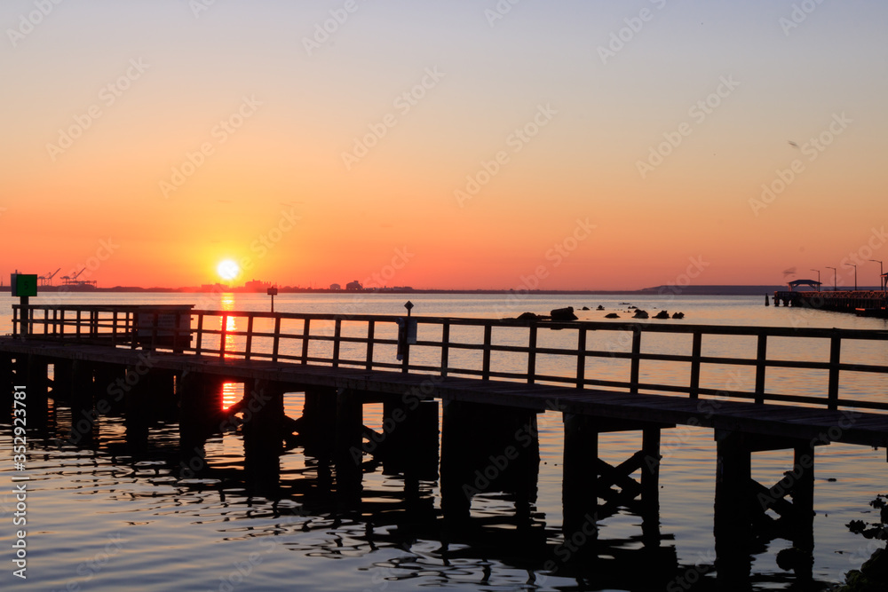 Fototapeta premium Morning sun-ray's shining over the dock on the Bay