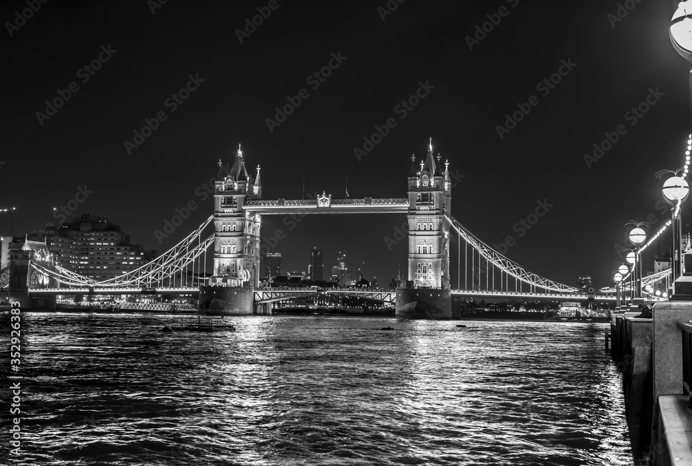 London tower Bridge at Night