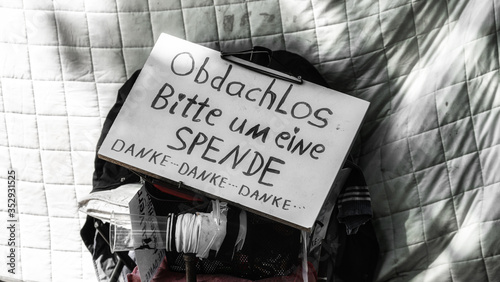 Obdachlos Spende Almosen Schild photo