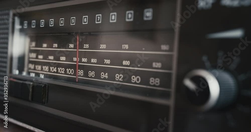 Tunning in old radio 