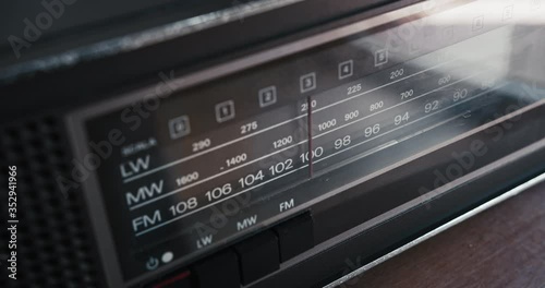 Tunning in old radio 