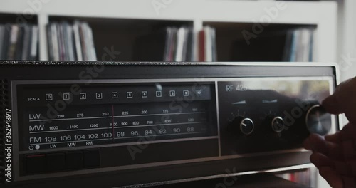 Tunning in old radio 