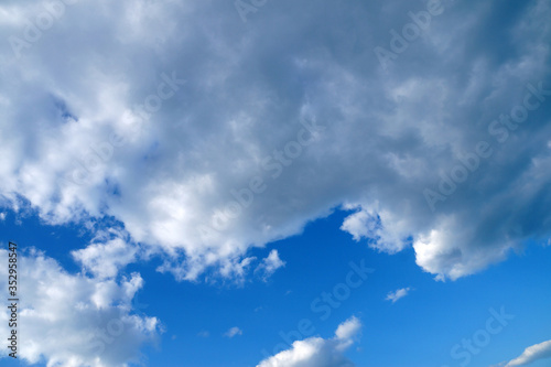 Fototapeta Naklejka Na Ścianę i Meble -  thick white clouds against blue sky before the rain
