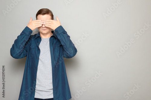 Obraz na plátne Portrait of serious mature man covering eyes with both hands