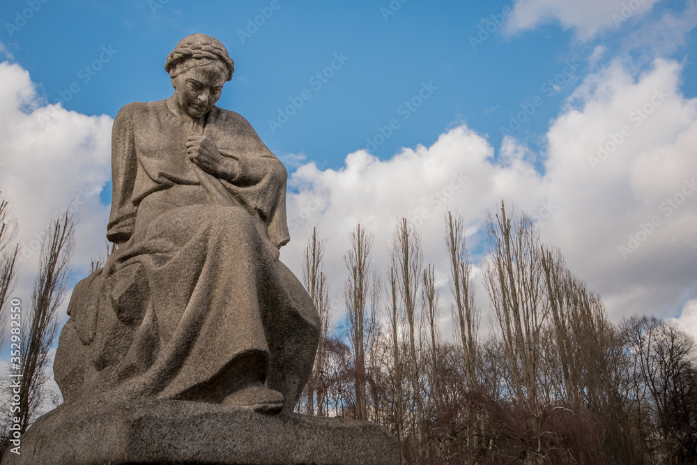 Fototapeta premium Berlin statue and clouds