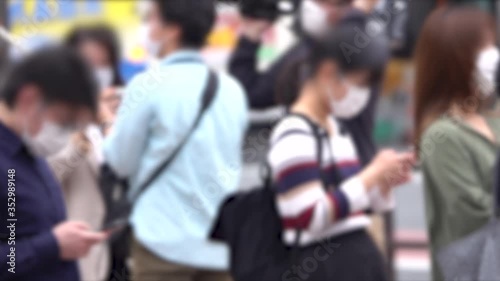 Wallpaper Mural 渋谷　マスクの人々　スーパースロー　8倍速 240fps アウトフォーカス　2020年5月26日 Torontodigital.ca