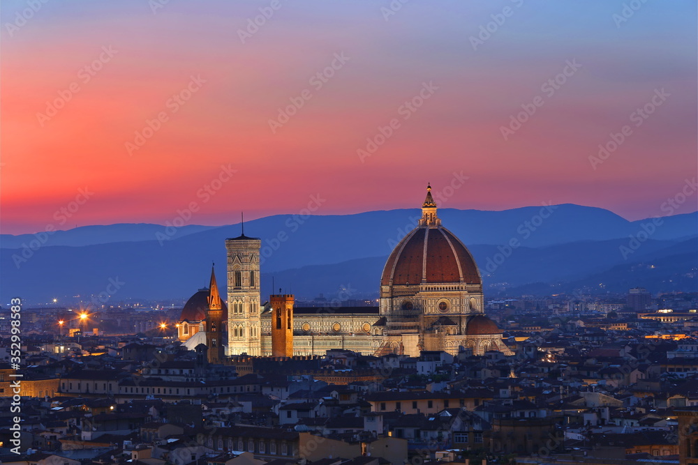 A sunset view of the Cattedrale di Santa Maria del Fiore, commonly known as the Duomo, in Florence, Italy.