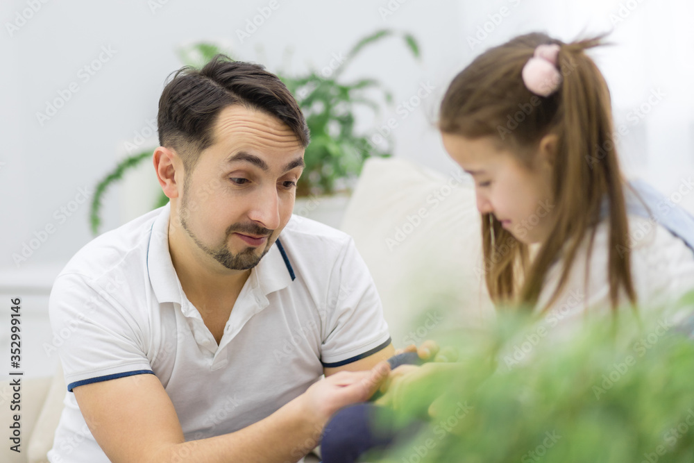 Dad is trying to make it up with his daughter. Dad is trying to make it up with his daughter.