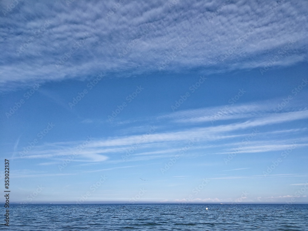 Obraz premium blue sky and sea