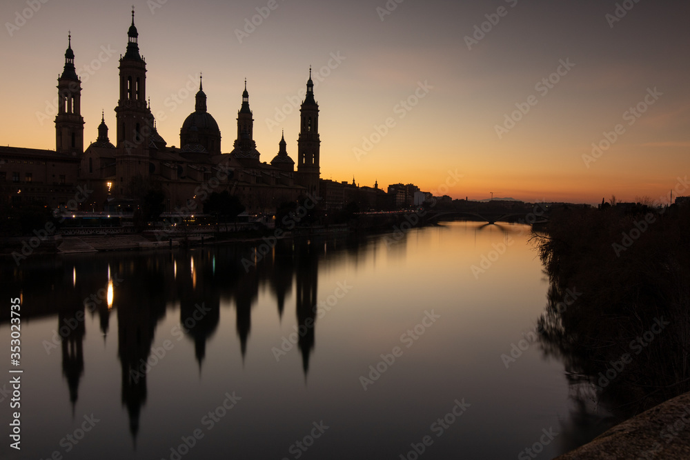 Pilar basilica in Zaragoza with the Ebro river
