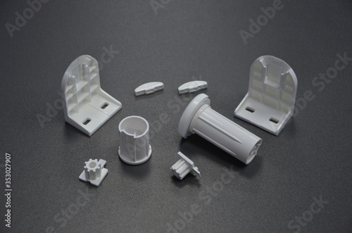 Set of universal plastic mechanism for roller blinds