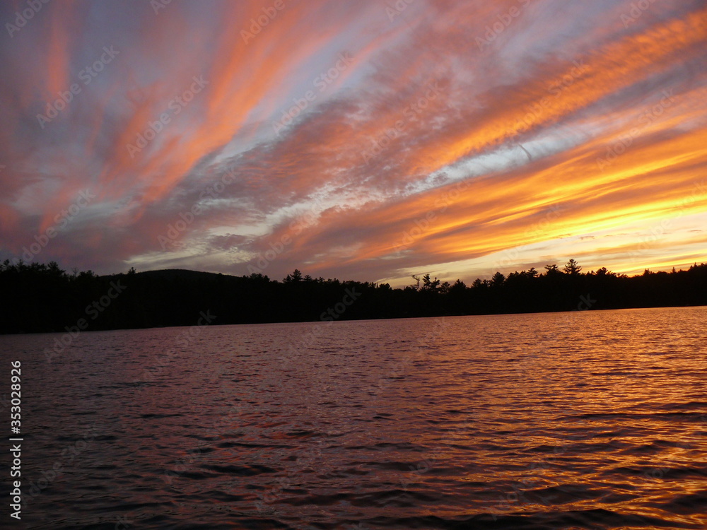 Fototapeta premium sunset over the lake baxter state park