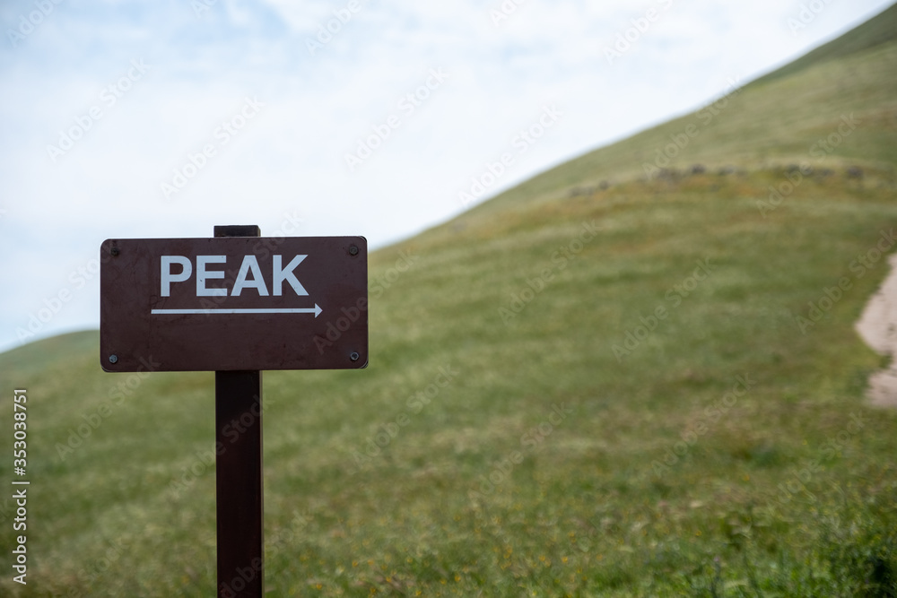 Peak signage - hiking sign - to the right - uplifting - rise - high point just ahead Peak signage - hiking sign - to the right - uplifting - rise - high point just ahead