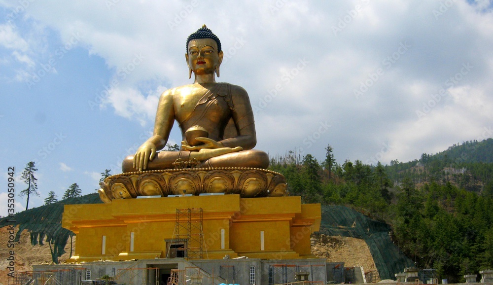 Huge statue/sculpture of buddha with bronze gold finish Huge statue/sculpture of buddha with bronze gold finish