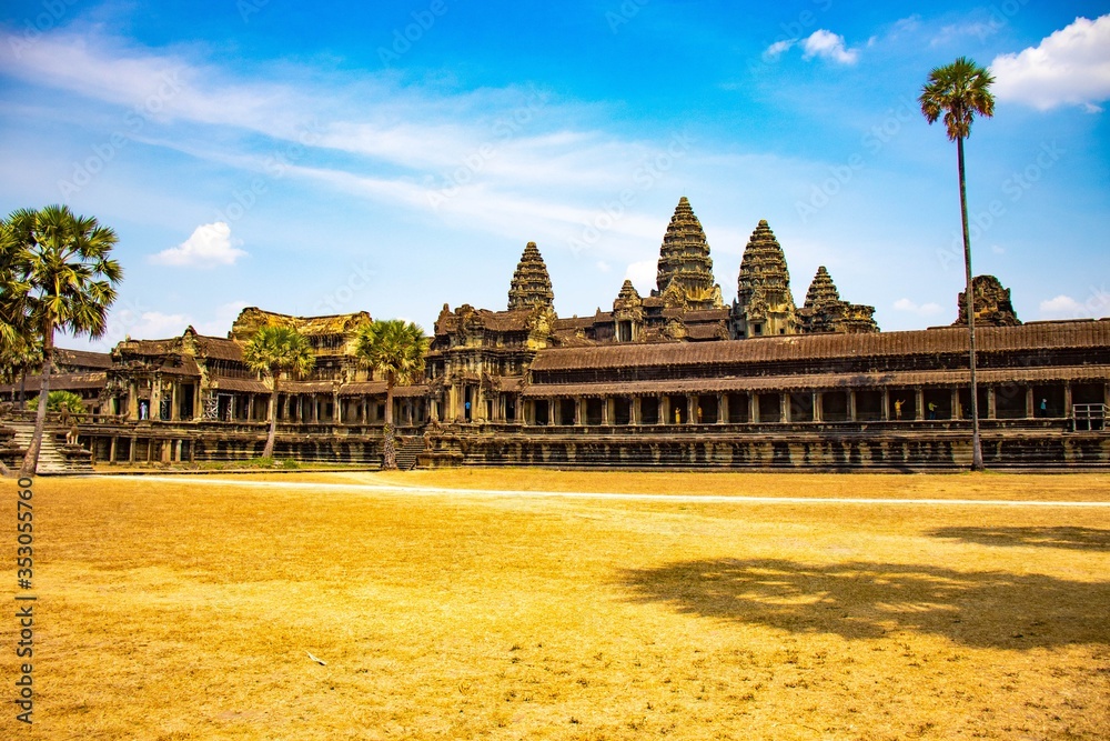 Naklejka premium Piękny widok na świątynię Angkor Wat w Siem Reap w Kambodży.