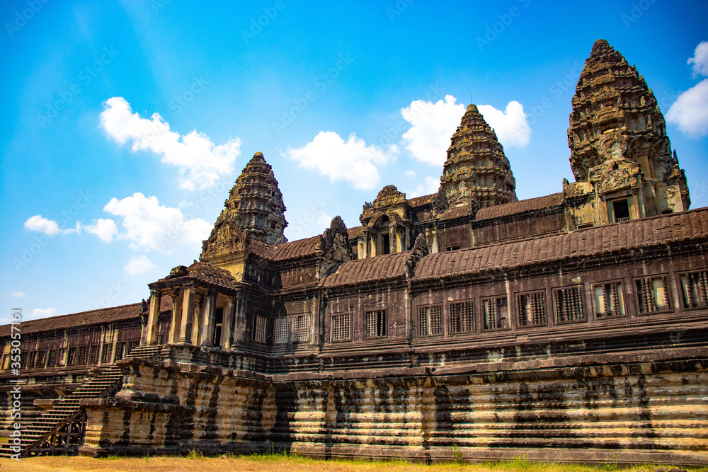 Fototapeta premium Piękny widok na świątynię Angkor Wat w Siem Reap w Kambodży.