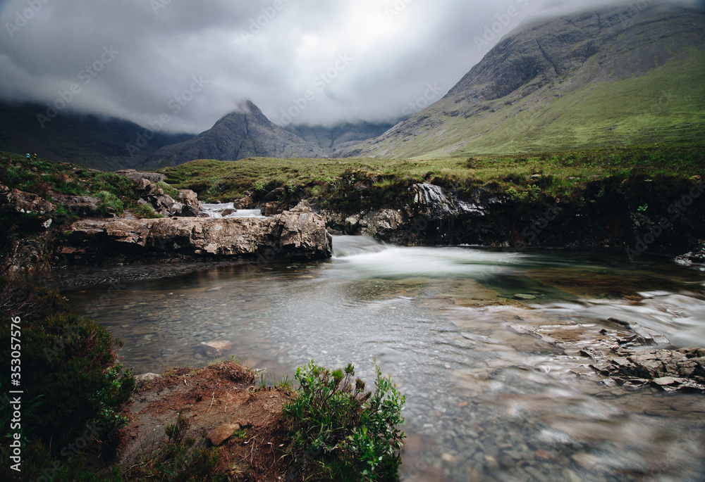 Papier peint photo avec Fairy pools on isle of skye #353057576