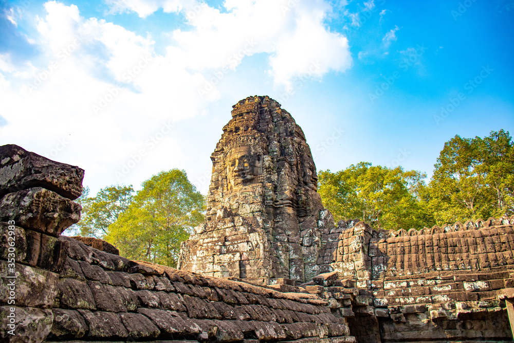 Fototapeta premium Piękny widok na świątynię Bayon w Siem Reap w Kambodży.