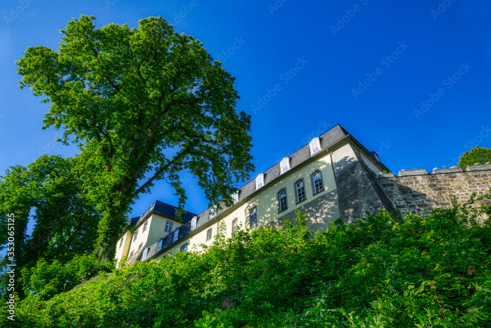 Historische Abtei auf einem Berg in Siegburg Historische Abtei auf einem Berg in Siegburg