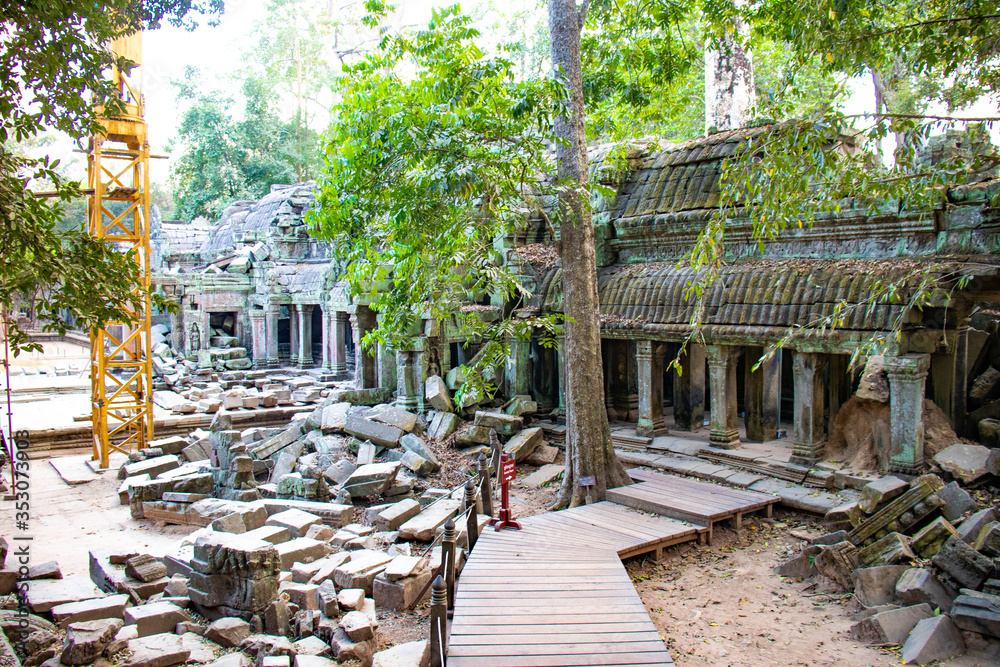 Fototapeta premium A beautiful view of Ta Phrom Temple at Siem Reap, Cambodia.