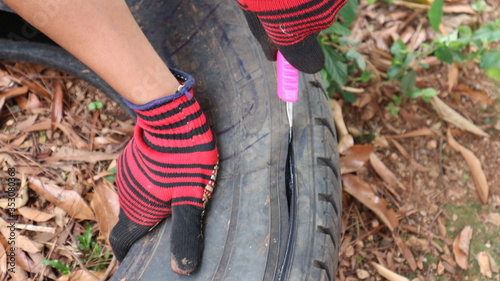 People cutting tires
