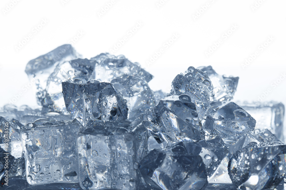 Obraz premium ice cubes on white background