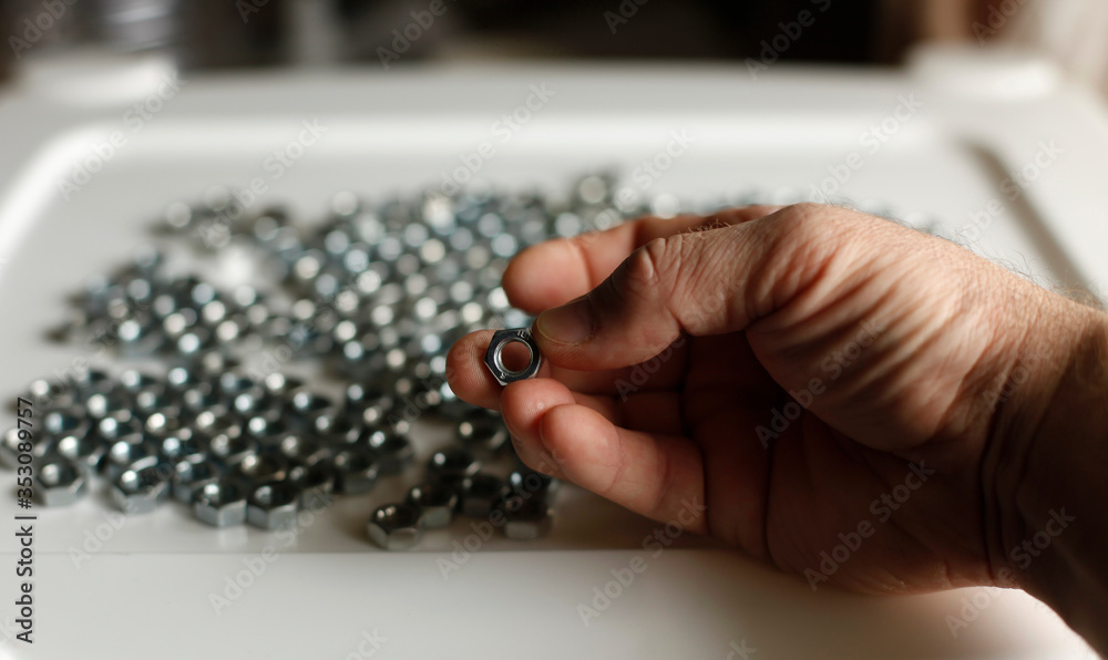 Obraz premium Close-up of a man holding a nut with his fingers