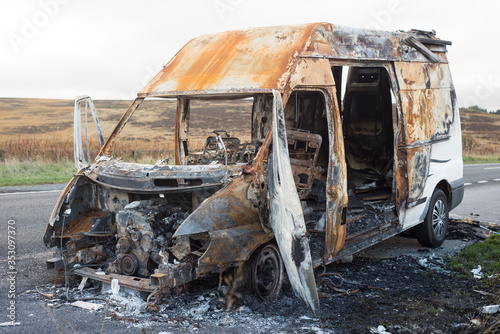 Schilderij op canvas The burned out wreckage of an old van in a road layby