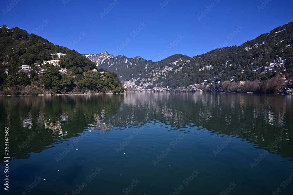 Fototapeta premium Nainital Lake